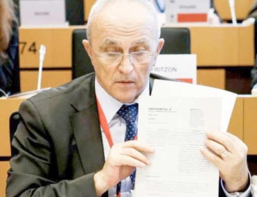 Preşedintele CJ Prahova, reţinut de DNA